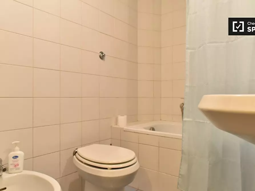 Immagine 12 di Camera condivisa in affitto  in Via Cutilia a Roma