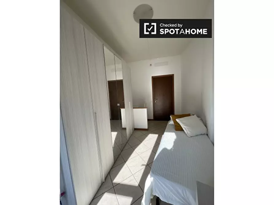 Immagine 2 di Camera condivisa in affitto  in Via Umberto Fogagnolo a Sesto San Giovanni