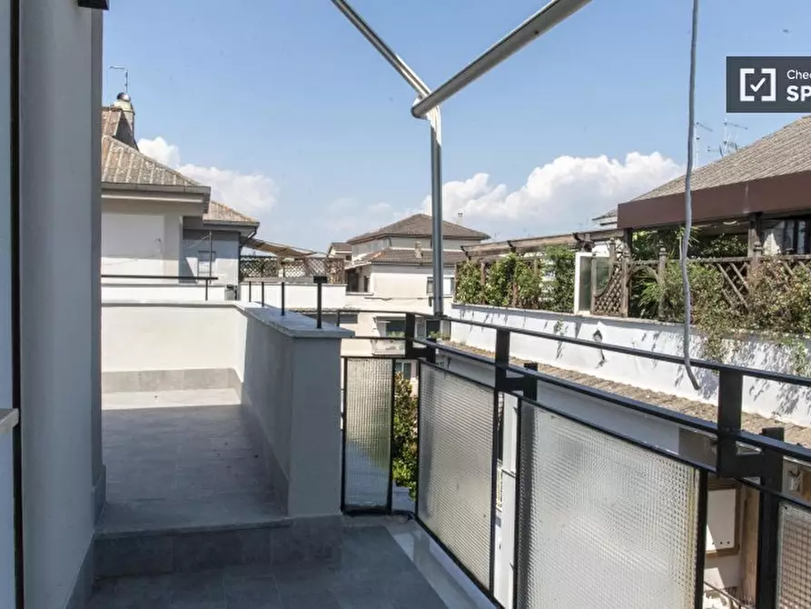 Immagine 18 di Appartamento in affitto  in Via Pietro Maffi a Roma