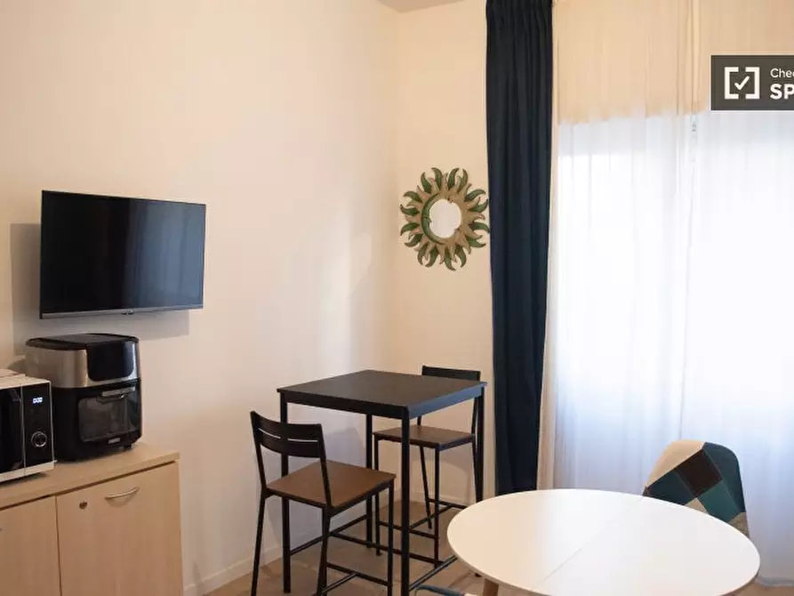 Immagine 1 di Camera condivisa in affitto  in Via Giovan Battista Gandino a Roma