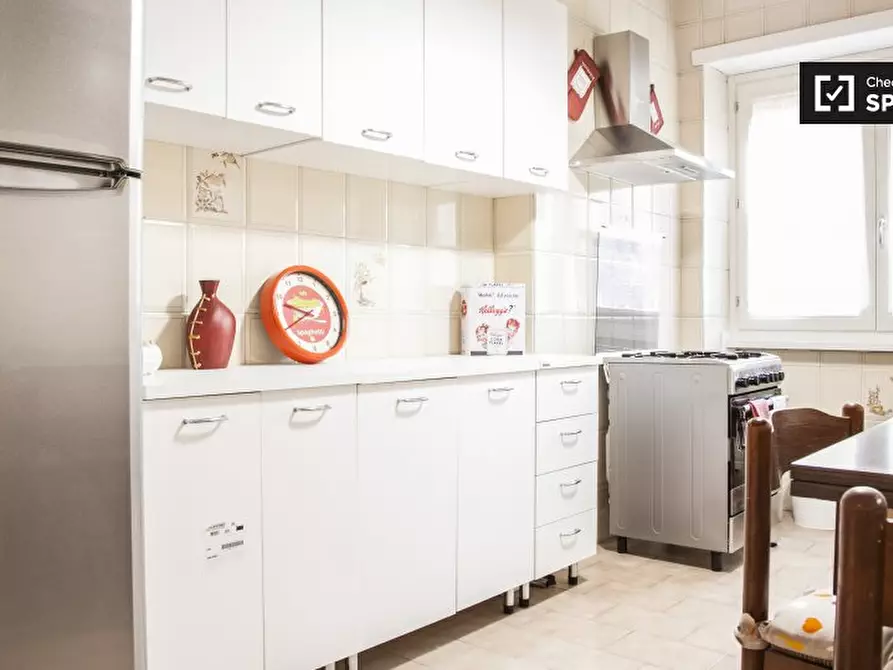 Immagine 5 di Camera condivisa in affitto  in Via Marcantonio Bragadin a Roma