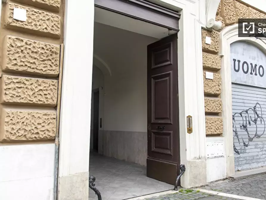 Immagine 16 di Camera condivisa in affitto  in Piazza Regina Margherita a Roma