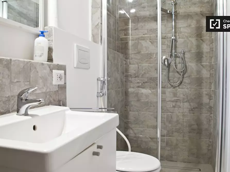 Immagine 5 di Camera condivisa in affitto  in Via dei Bonacolsi a Roma