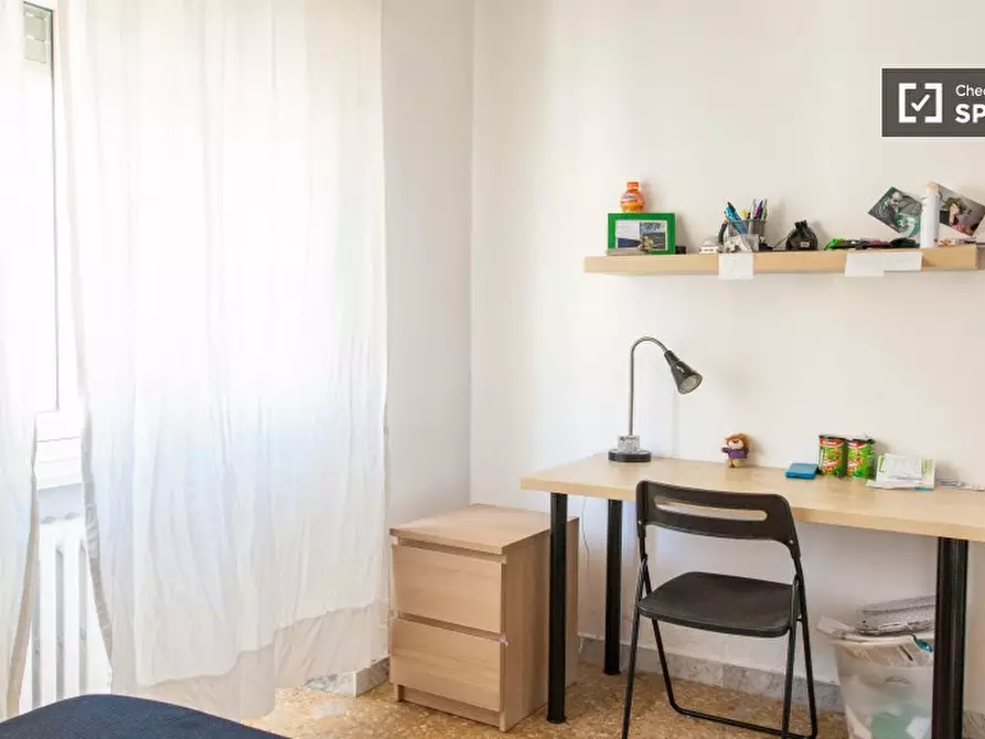 Immagine 13 di Camera condivisa in affitto  in Via Tuscolana a Roma