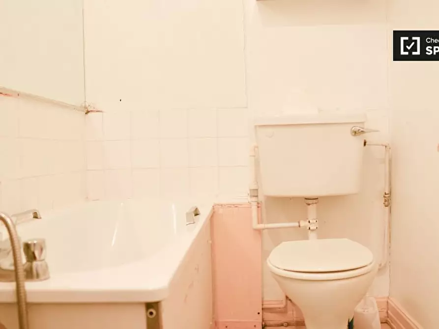 Immagine 11 di Appartamento in affitto  in Glengall Rd a Camden Town