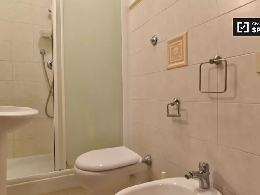 Immagine 13 di Camera condivisa in affitto  in Via Appia Nuova a Roma