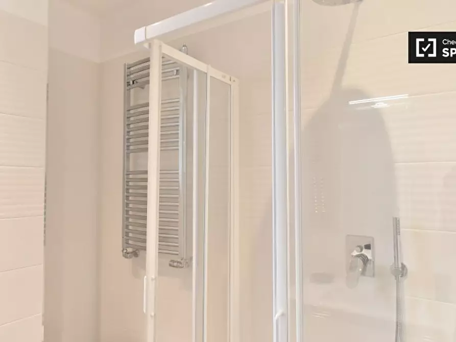 Immagine 17 di Camera condivisa in affitto  in Viale di Vigna Pia a Roma