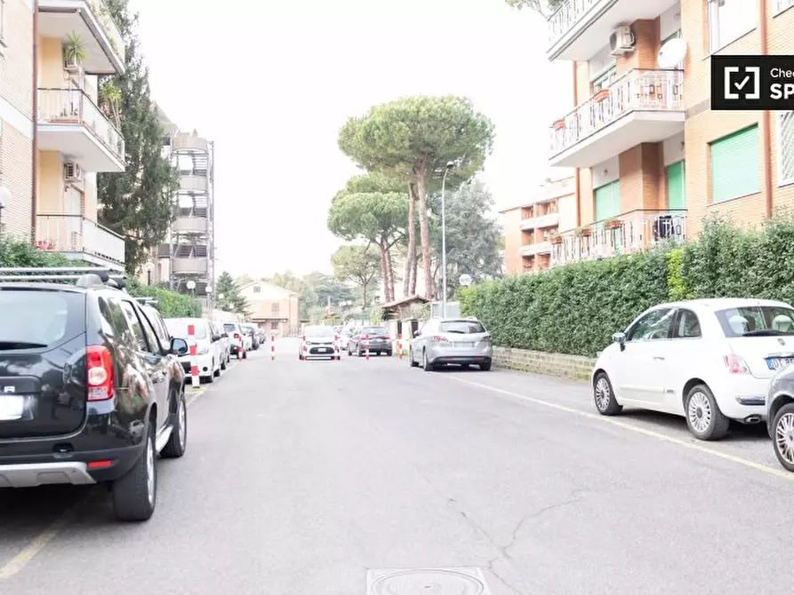 Immagine 19 di Camera condivisa in affitto  in Via Castroregio a Roma