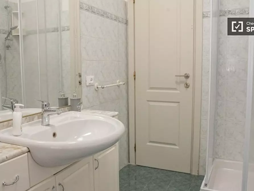 Immagine 12 di Camera condivisa in affitto  in Via Emilio Albertario a Roma
