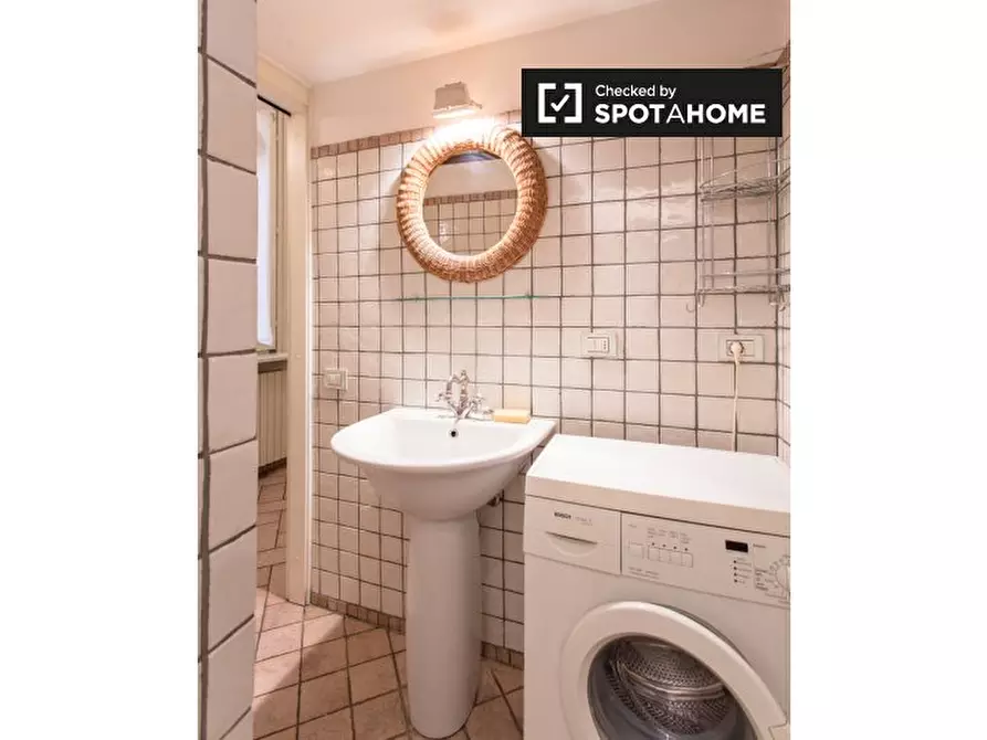 Immagine 12 di Appartamento in affitto  in Via Fiori Chiari, 20121 Milano MI, Italy a Milano