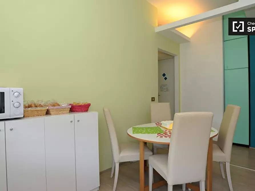 Immagine 7 di Camera condivisa in affitto  in Viale dell'Arte, 00144 Roma RM, Italy a Roma