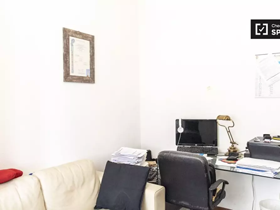 Immagine 4 di Camera condivisa in affitto  in Via Famagosta a Roma