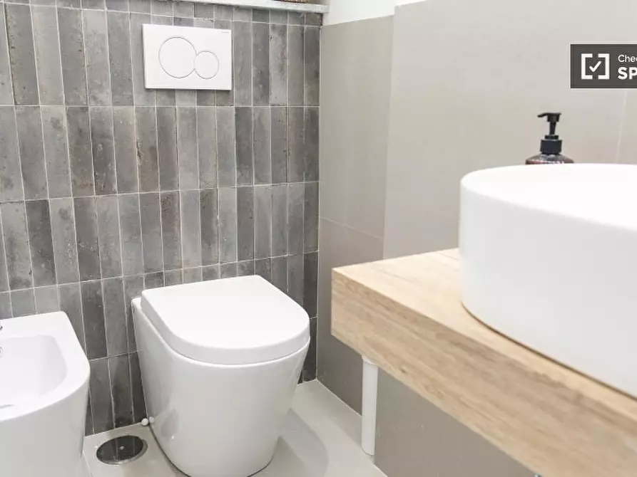 Immagine 2 di Ufficio in affitto  in Via Tuscolana a Roma