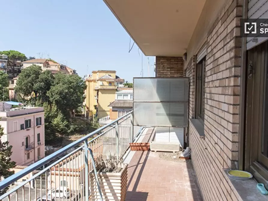 Immagine 18 di Camera condivisa in affitto  in Via Laurentina a Roma