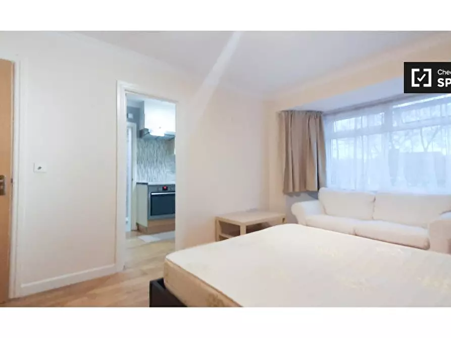 Immagine 3 di Ufficio in affitto  in Manor Way a Brent