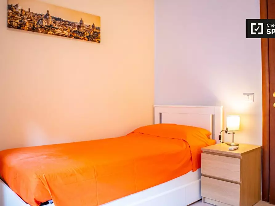 Immagine 3 di Camera condivisa in affitto  in Via Guglielmo Albimonte a Roma