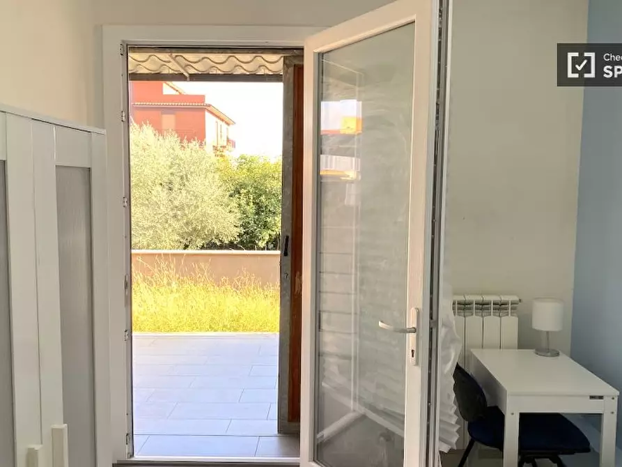 Immagine 3 di Camera condivisa in affitto  in Via di Carcaricola a Roma