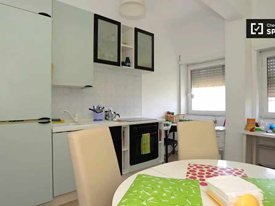 Immagine 4 di Camera condivisa in affitto  in Viale dell'Arte, 00144 Roma RM, Italy a Roma