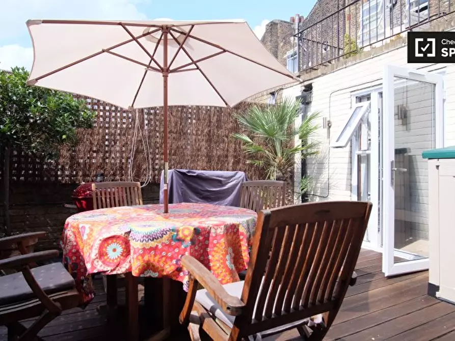 Immagine 13 di Appartamento in affitto  in Kensington High St, Kensington, London W8 6NW, UK a Kensington