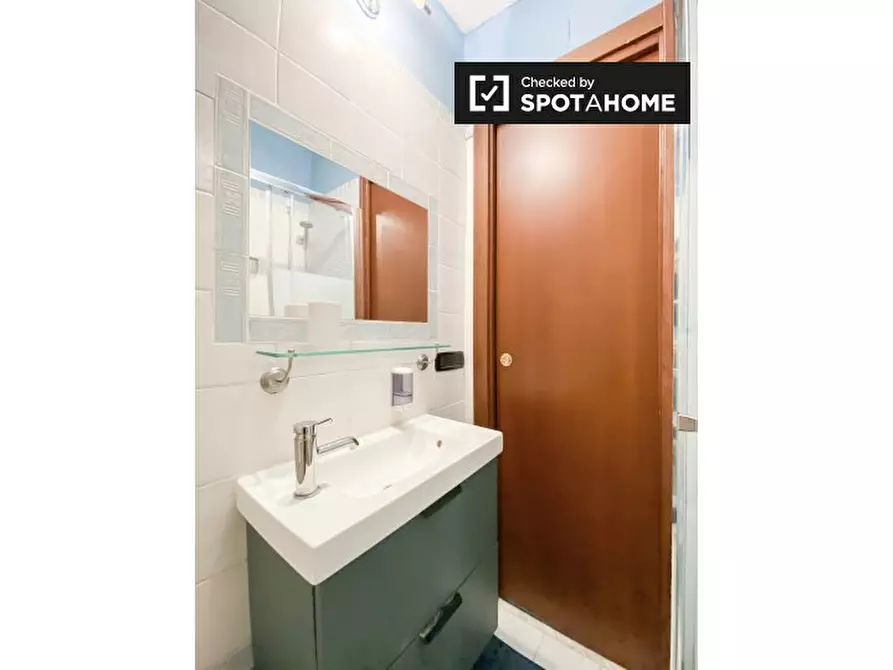 Immagine 8 di Camera condivisa in affitto  in Via Matteo Boiardo a Roma