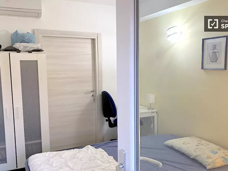 Immagine 3 di Camera condivisa in affitto  in Via di Carcaricola a Roma