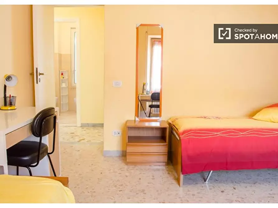 Immagine 3 di Camera condivisa in affitto  in Viale dello Scalo di San Lorenzo a Roma