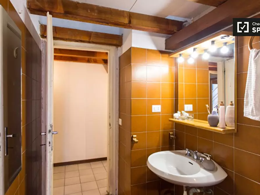 Immagine 15 di Camera condivisa in affitto  in via Curtatone a Milano