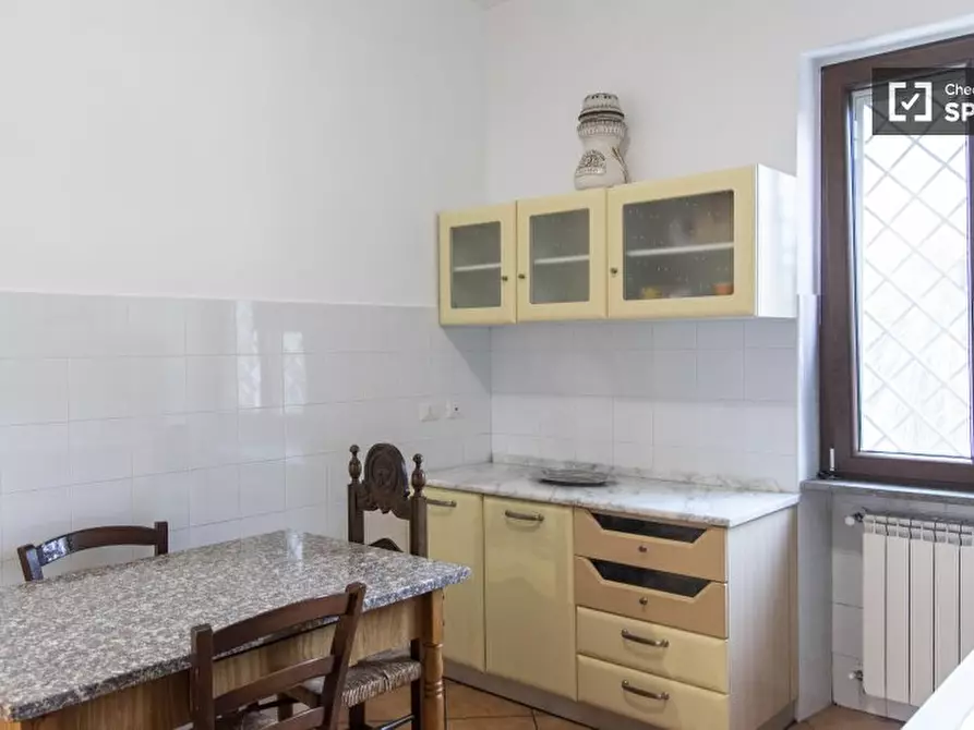 Immagine 13 di Camera condivisa in affitto  in Via del Fosso del Torrino a Roma