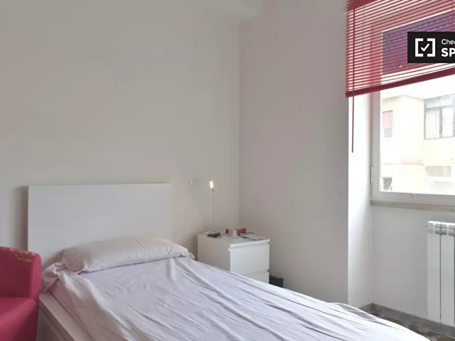 Immagine 19 di Camera condivisa in affitto  in Via Filippo Eredia a Roma
