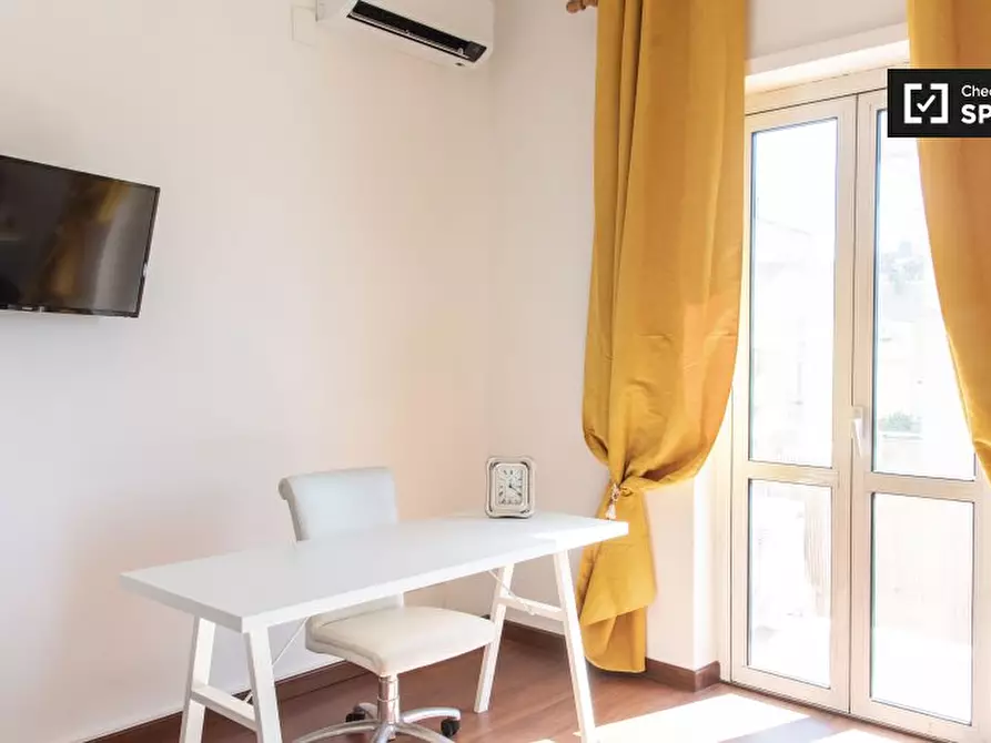 Immagine 3 di Camera condivisa in affitto  in Via dell' Acquedotto Paolo a Roma
