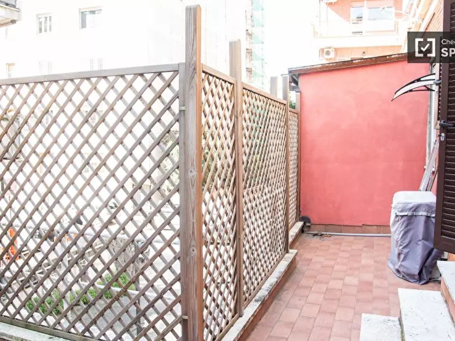 Immagine 19 di Appartamento in affitto  in Via degli Orti della Farnesina a Roma