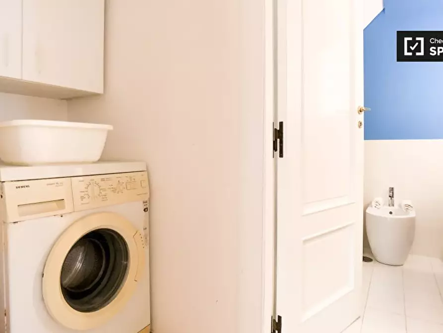 Immagine 16 di Appartamento in affitto  in Via di S. Martino Ai Monti a Roma