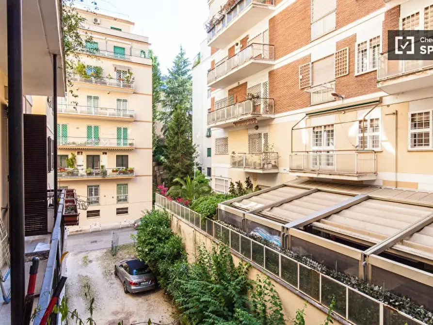 Immagine 19 di Camera condivisa in affitto  in Via di S. Angela Merici a Roma