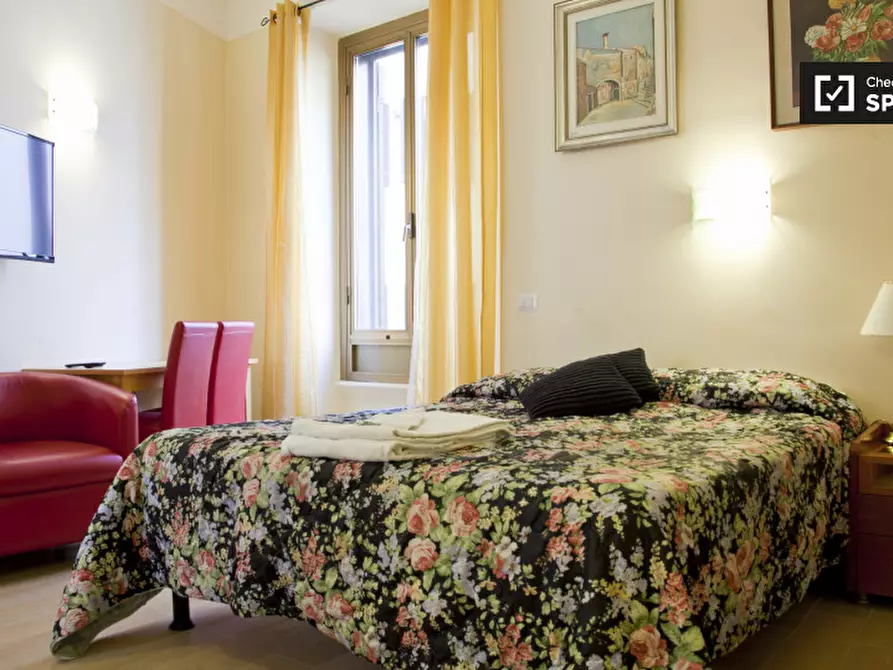 Immagine 3 di Camera condivisa in affitto  in Via Barletta a Roma