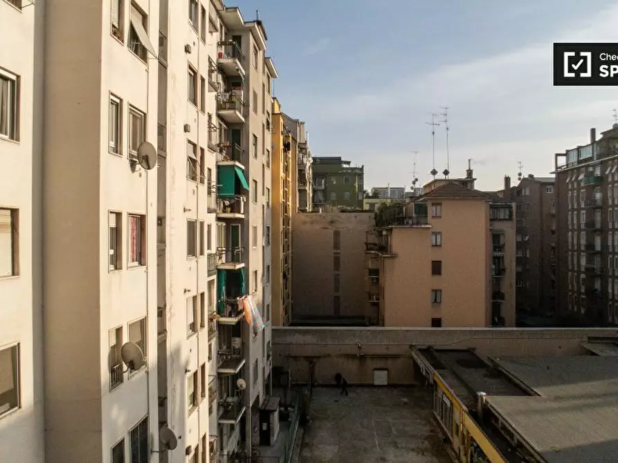 Immagine 5 di Camera condivisa in affitto  in Viale Carlo Troya a Milano