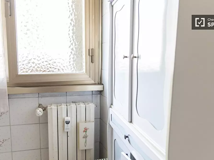 Immagine 17 di Camera condivisa in affitto  in Via Laurentina a Roma