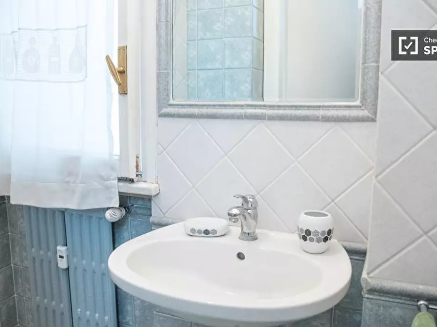 Immagine 5 di Camera condivisa in affitto  in Via Federico Nansen a Roma