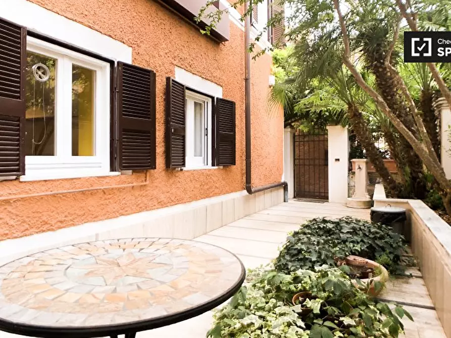 Immagine 18 di Appartamento in affitto  in Via di S. Martino Ai Monti a Roma