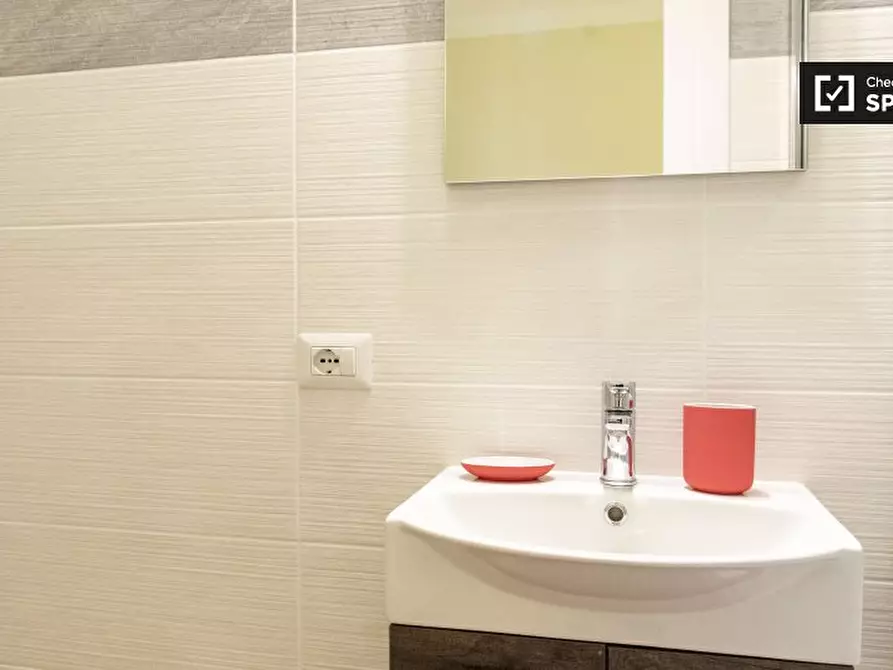 Immagine 19 di Camera condivisa in affitto  in Via Fara Sabina a Roma