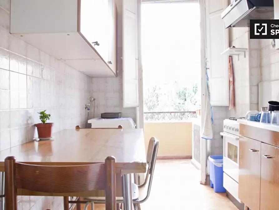 Immagine 4 di Camera condivisa in affitto  in Via Dacia a Roma