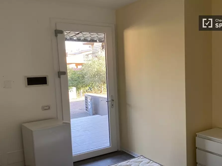 Immagine 4 di Camera condivisa in affitto  in Via di Carcaricola a Roma