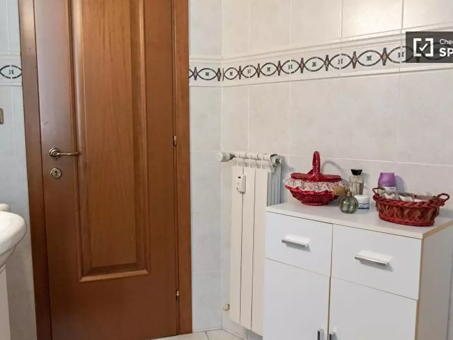 Immagine 9 di Camera condivisa in affitto  in Piazza Ragusa a Roma