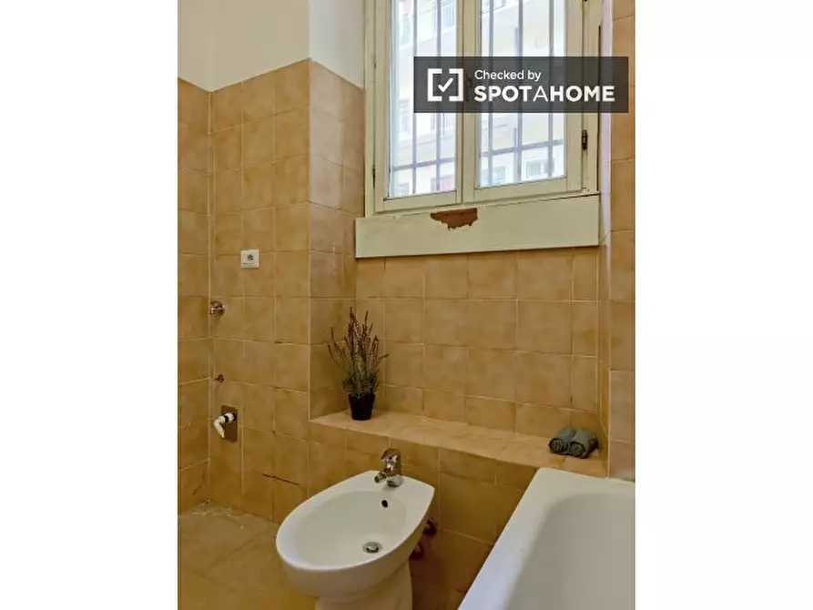 Immagine 11 di Camera condivisa in affitto  in Via Anton Giulio Barrili a Milano