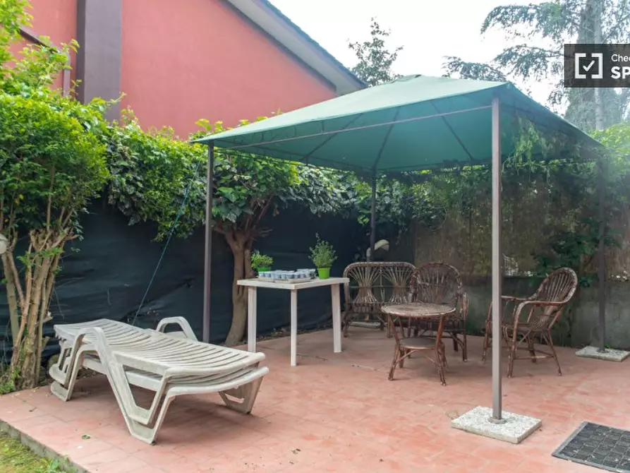 Immagine 9 di Camera condivisa in affitto  in Via dei Macarani a Roma