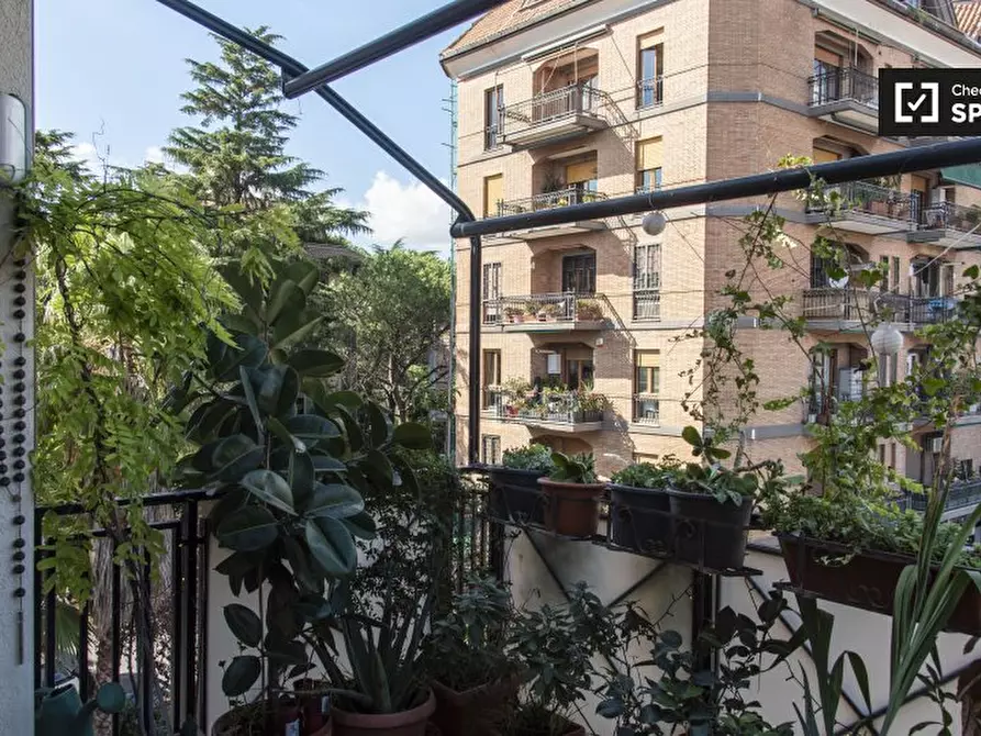Immagine 9 di Camera condivisa in affitto  in Via Luigi Lilio a Roma