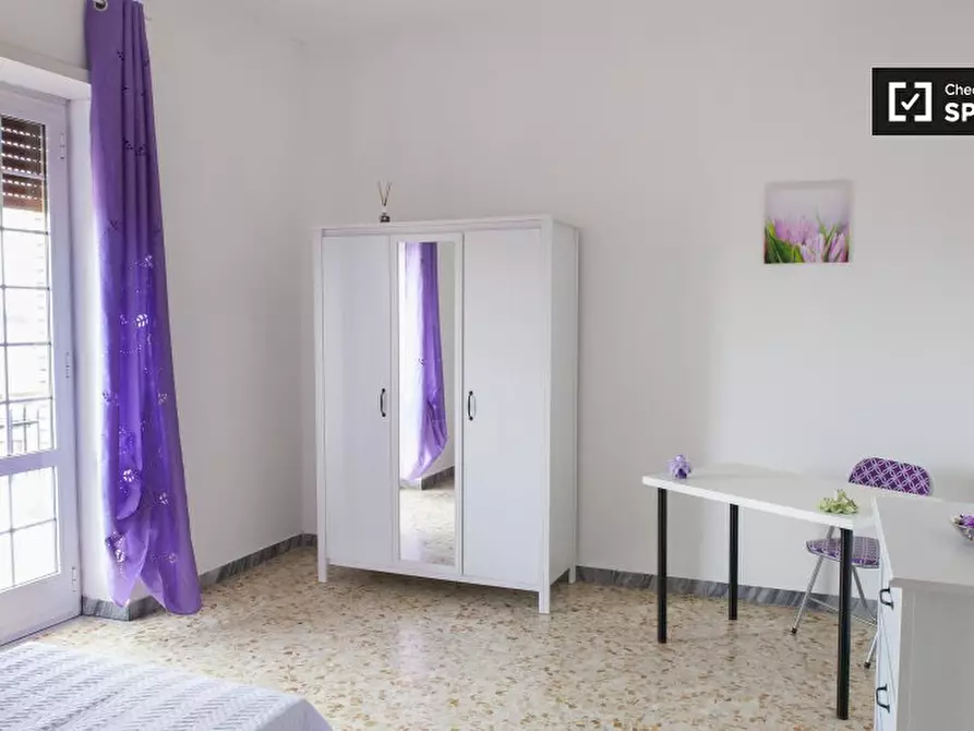 Immagine 1 di Camera condivisa in affitto  in Via della Massimilla a Roma