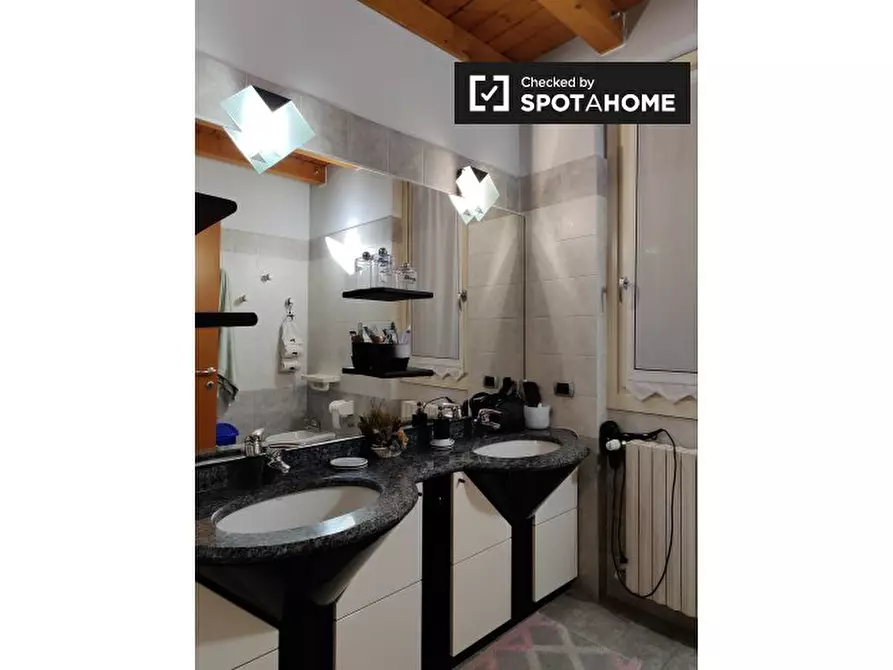 Immagine 5 di Camera condivisa in affitto  in Via Cristoforo Colombo a Carate Brianza