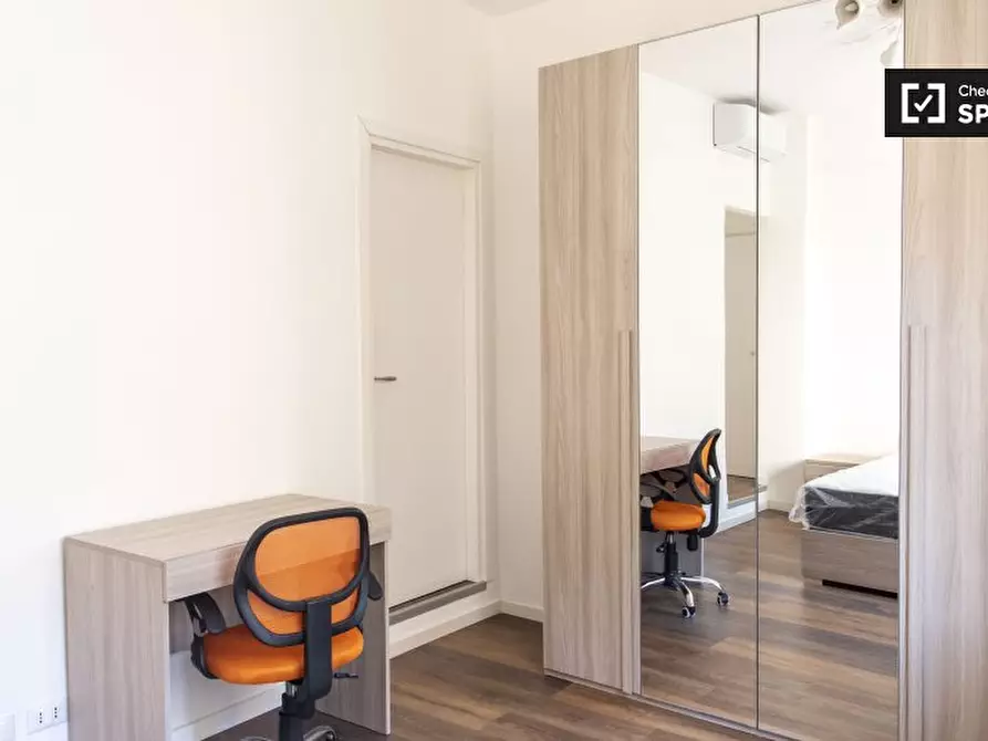 Immagine 4 di Camera condivisa in affitto  in Via Francesco Grimaldi a Roma