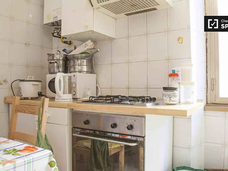 Immagine 9 di Camera condivisa in affitto  in Via Alessandro Avoli a Roma