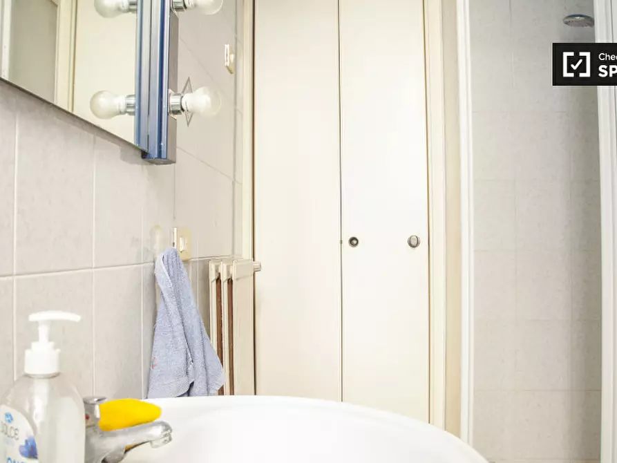 Immagine 19 di Camera condivisa in affitto  in Via Alessandro Avoli a Roma